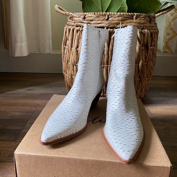 Matisse Caty White Leather Snakeskin Western Boot - Picture 2 of 4